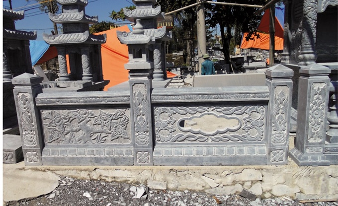 lan can đá thông phong