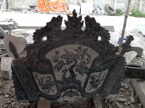 Thân cuốn thư đá chạm hoa cúc