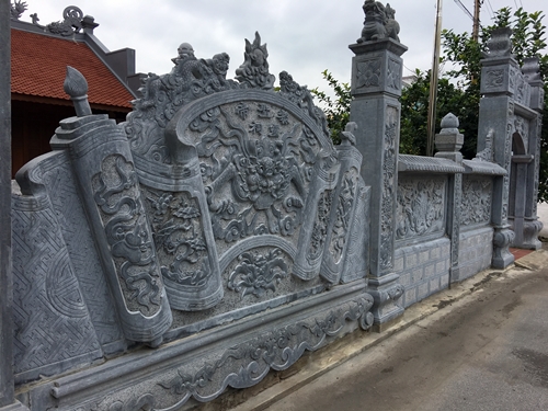 Bình phong đá ở chùa
