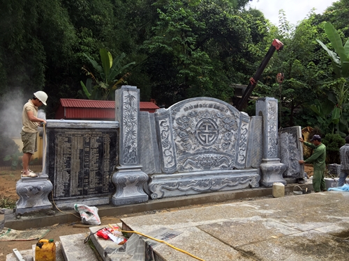 Đế cuốn thư ghép nhiều khối đá