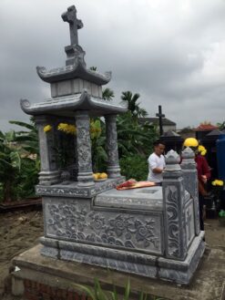Lăng mộ đá công giáo
