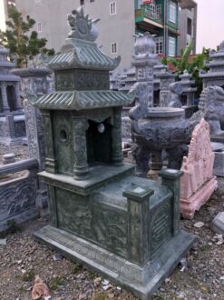 Lăng mộ đá xanh rêu