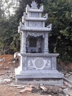 Mộ đá ba mái đao lá