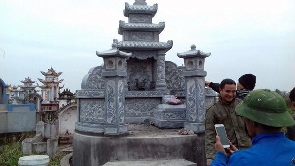 Mẫu mộ có mái che