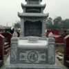 Mặt trước mộ đá 3 mái