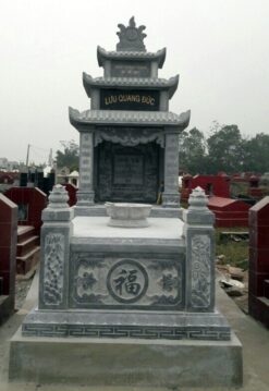 Mặt trước mộ đá 3 mái
