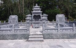 Khuôn viên lăng mộ đá HT 18