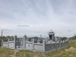 Khuôn viên lăng mộ đá HT 13