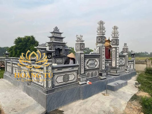 Khuôn viên lăng mộ đá HT 32